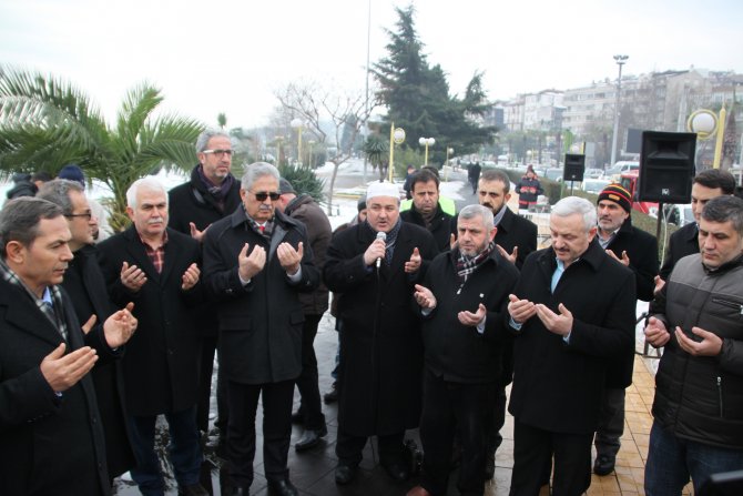 Bayırbucak Türkmenlerine gidecek yardım TIR'ları dualarla uğurlandı