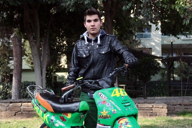 Motosikletli Gençten Korkutan Şov