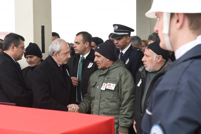 Kılıçdaroğlu, şehit polis Tayfur’un cenazesine katıldı