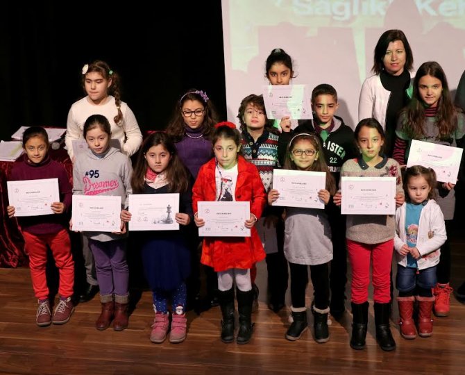 Karşıyaka Belediyesi Çocuk Kulübü'nde sertifika heyecanı