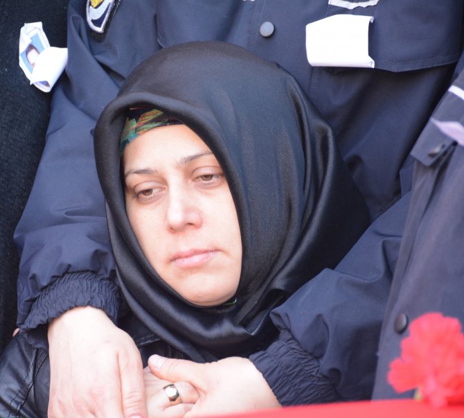 Balıkesirli şehit polis Zekeriya Bilgen dualarla toprağa verildi