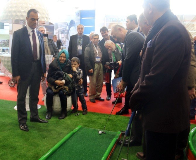 Bakan Çavuşoğlu’ndan Golf Şov