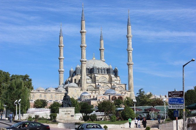 “Edirneli Fatih’in Şehrinde Camilerin ’Kıble Yönleri’ Kusursuz”