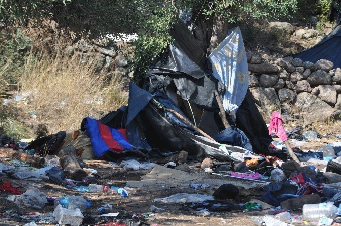 Mülteciler Kaçıyor, Çöpleri Kalıyor