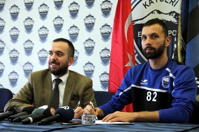 Kayseri Erciyesspor 6 Futbolcuyu Renklerine Bağladı