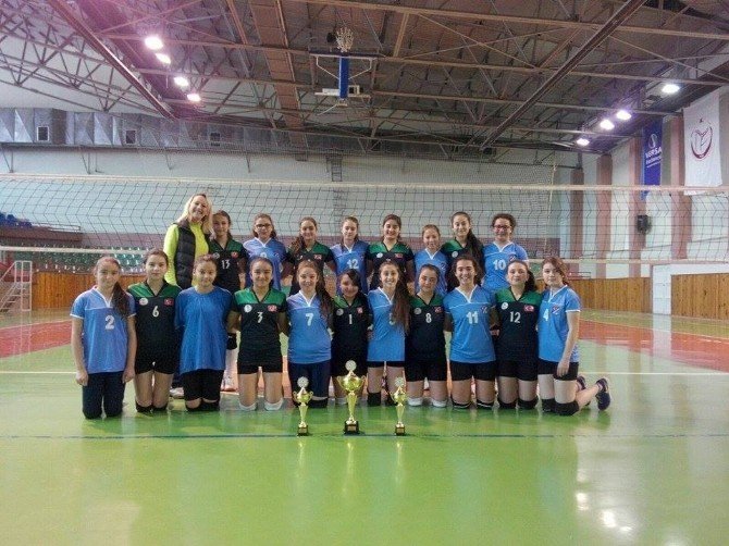 Nevşehir’de Küçük Kızlar Voleybol Kulüp Maçları Tamamlandı