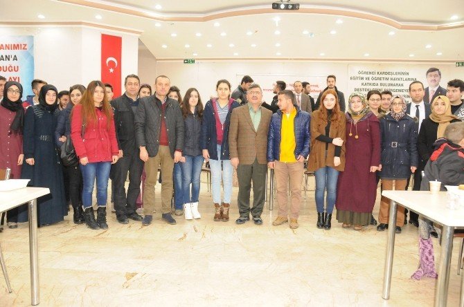 Başkan Akdoğan, Burs Alan Öğrencilerle Kahvaltıda Buluştu