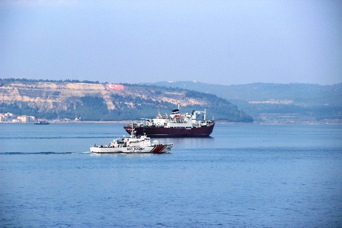 Rus Askeri Gemisi Çanakkale Boğazı’ndan Geçti