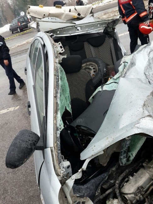Sakarya’da Trafik Kazası: 1 Ölü, 2 Yaralı