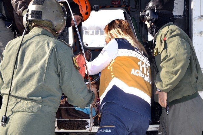 Hamile Kadın Sahil Güvenlik Helikopteri İle Hastaneye Yetiştirildi