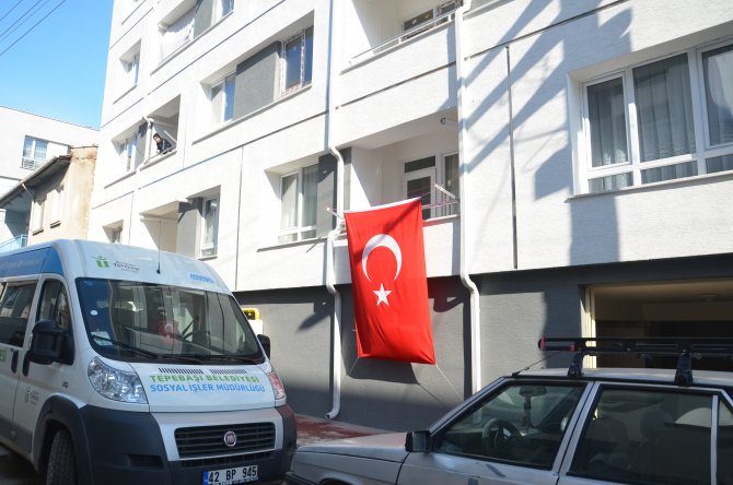 Şehit Jandarma Uzman Çavuş Uslu'nun baba evine ateş düştü