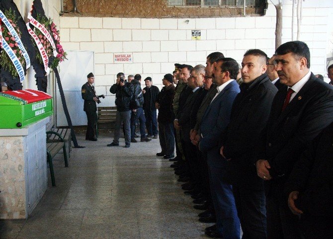 IŞİD’in Roketli Saldırısında Ölen Öğrencinin Cenazesi Toprağa Verildi