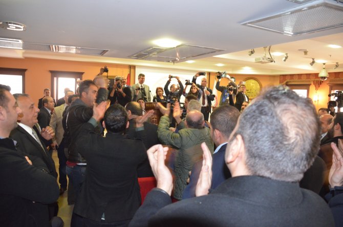 Barolar Birliği Başkanı Feyzioğlu’na alkışlı protesto