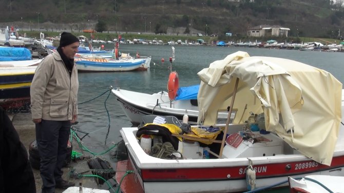 Dondurucu soğuğa rağmen teknede kalan adam ölü bulundu