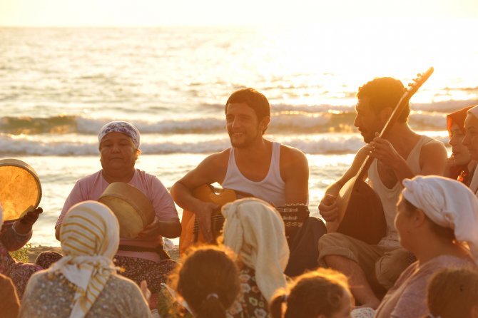 Seyirciden İftarlık Gazoz ve Cem Yılmaz'a övgü