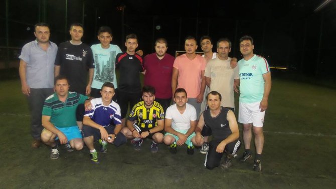 Önce camiye sonra halı sahaya