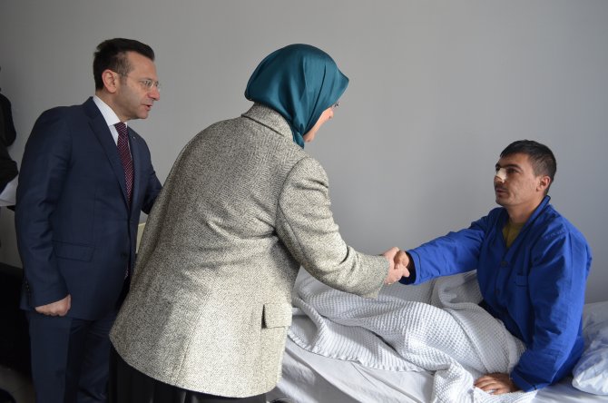 Bakan Ramazanoğlu, Sur’da yaralanan askerleri ziyaret etti