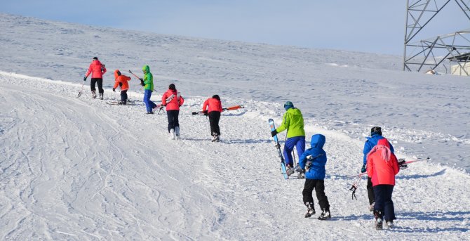 Tatvan Kaymakamlığından öğrencilere ücretsiz kayak eğitimi