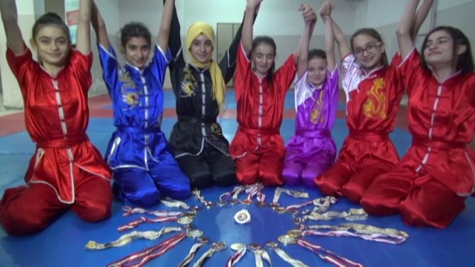 Diyarbakırlı Oya, madalyalara doymuyor