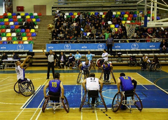 Bağcılar Belediyesi Engelli Basketbol Takımı Liderlik Koltuğuna Oturdu