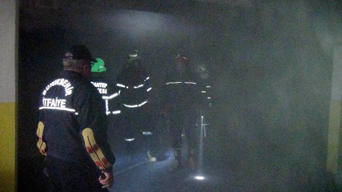 Kamera Ve Fotoğraf Makinesi Satılan İş Yerindeki Yangın Korkuttu