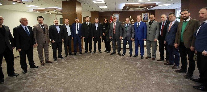 Başkan Karaosmanoğlu, Tüksiad Heyeti İle Bir Araya Geldi