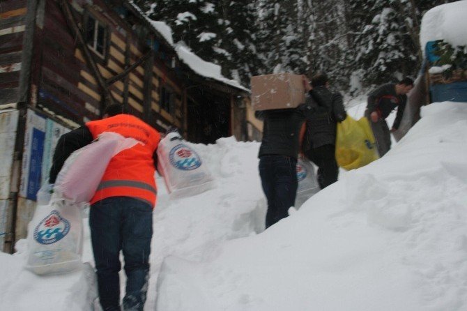 Trabzon’da Zor Şartlarda Yaşam Mücadelesi Veren Aileye Yardım Ulaştırıldı