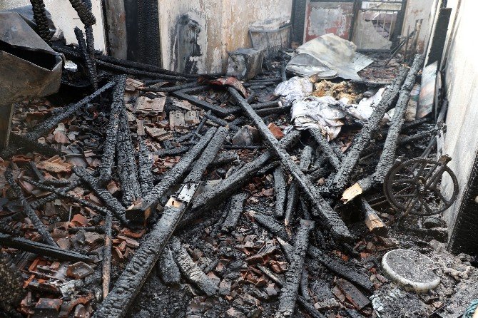 Antalya’da Ev Yangını: 2 Ölü