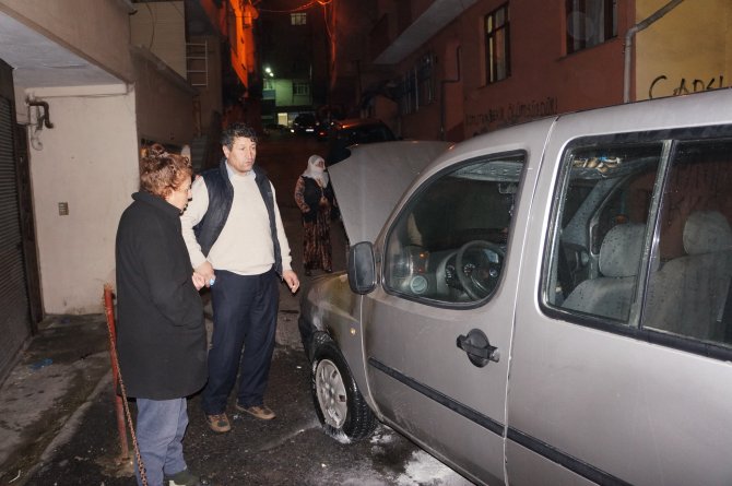 Beyoğlu’nda 4 araç kundaklandı