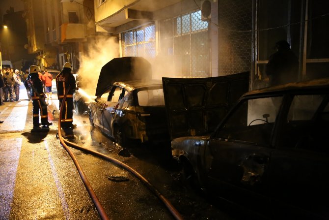 Beyoğlu'nda 6 araç kundaklandı