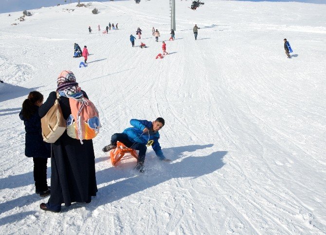 Doğu Anadolu’da Kayak Merkezine Yoğun İlgi