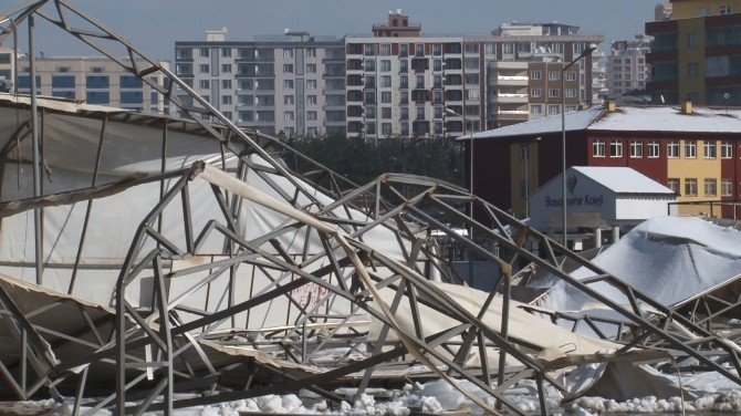 Siirt’te Yıkılan Çadır Enkazı Kaldırılıyor