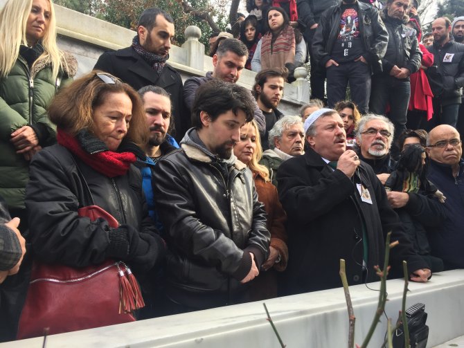 Barış Manço, mezarı başında dualarla anıldı