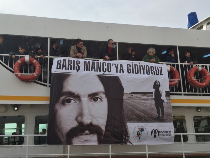 Barış Manço, mezarı başında dualarla anıldı