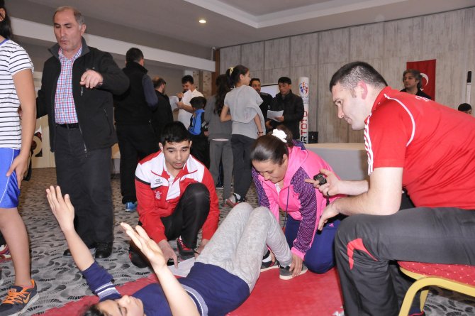 Minikler Halter Şampiyonası Antalya'da başladı