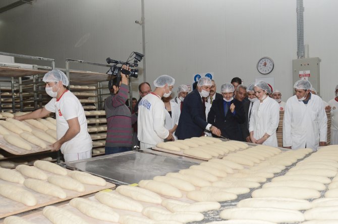 Adana Büyükşehir Belediyesi 250 gram ekmeği 50 kuruşa satıyor