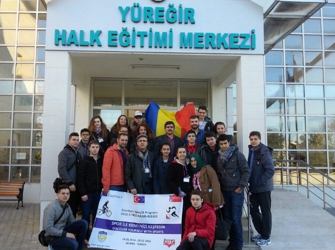 Atletik Adana Spor Kulübü Sporcuları İle Romanyalı Gençler Bir Araya Geldi