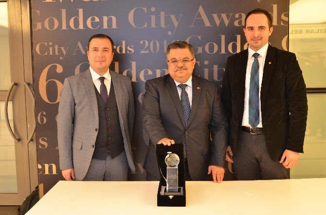 Başkan Yağcı “Golden City Awards 2016” Yılının En İyi İl Belediye Başkanı Seçildi