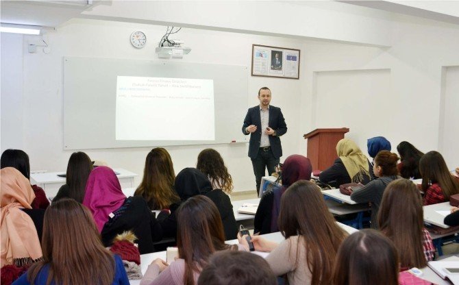 Hitit Üniversitesi İş Dünyasına Kalifiye Eleman Yetiştiriyor
