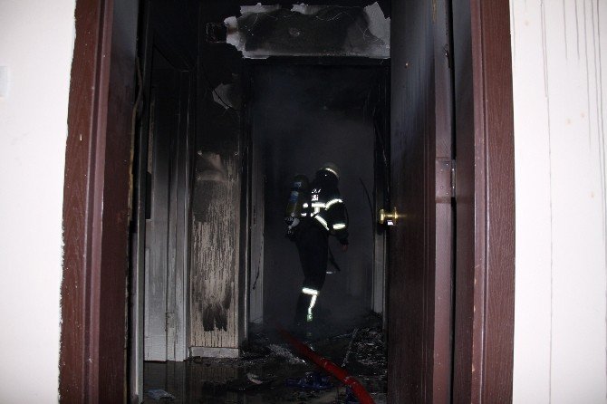 Elektrikli Battaniyeden Çıkan Yangın Evi Kül Etti