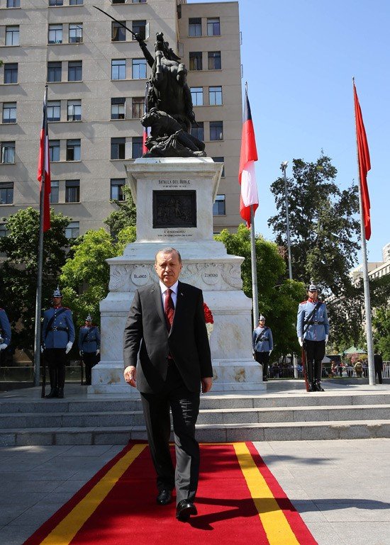 Cumhurbaşkanı Erdoğan Şili’de anıta çelenk koydu