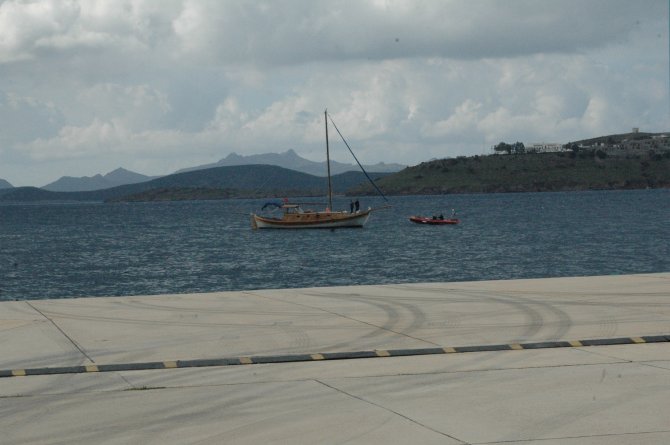 25 kişilik tekneden 100 kaçak göçmen çıktı