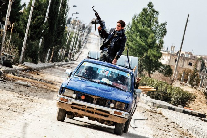YPG'li komutan: Fırat'ın batısına geçtik, inanmayan gelip görebilir