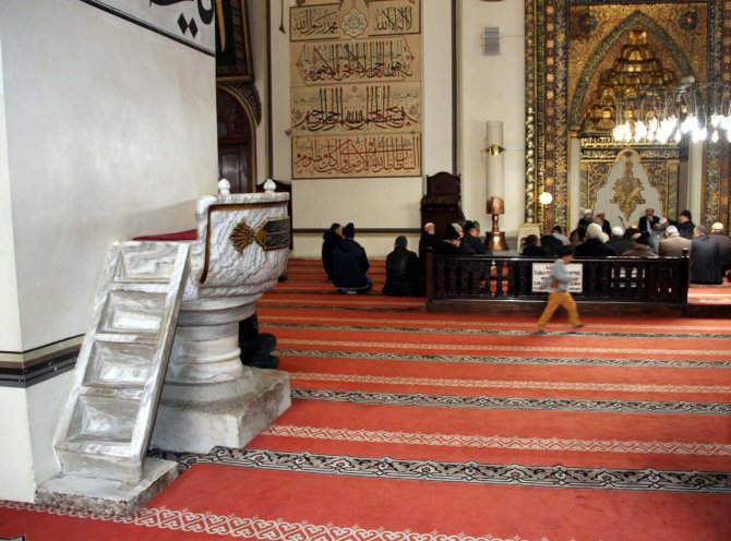 Ulu Cami'nin 'brüt taştan' vaaz kürsüsü