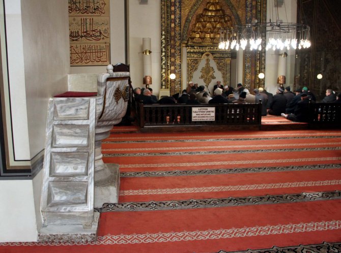 Ulu Cami'nin 'brüt taştan' vaaz kürsüsü