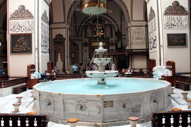 Ulu Cami'nin 'brüt taştan' vaaz kürsüsü