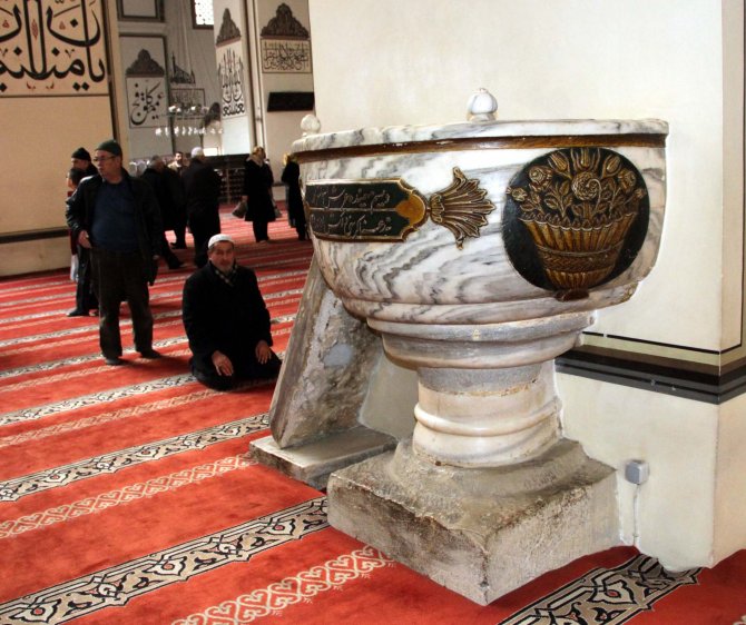 Ulu Cami'nin 'brüt taştan' vaaz kürsüsü