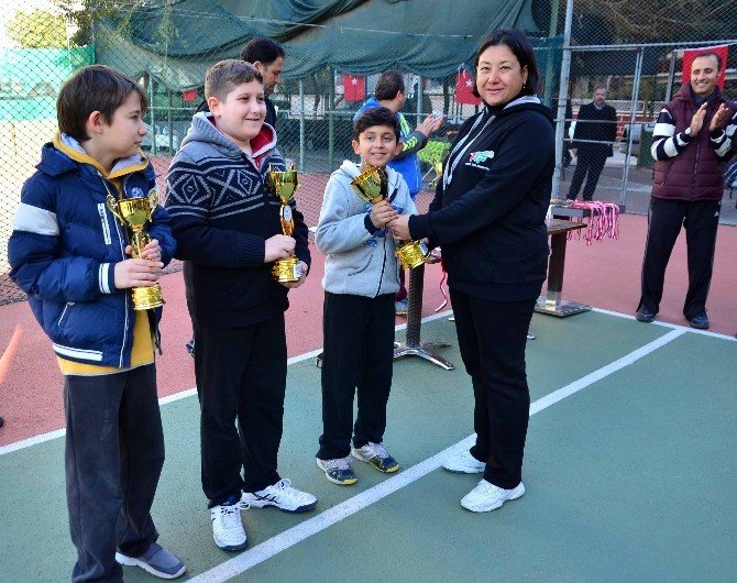 Yıldızlar Ve Gençler Tenis İl Birinciliği Kış Kupası Sona Erdi