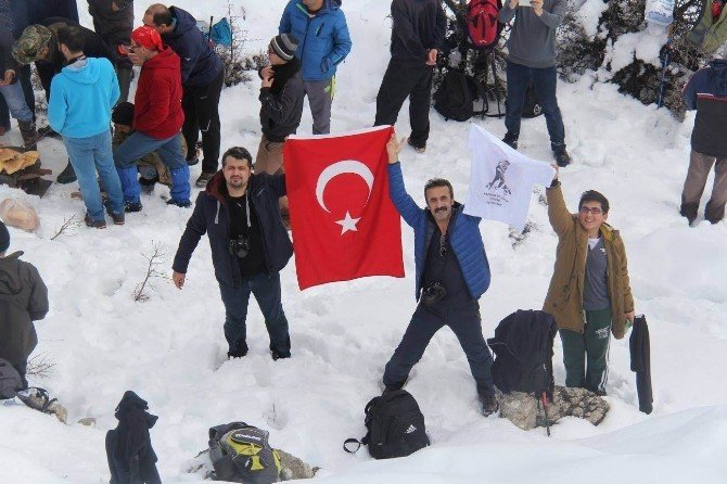 Beyşehir’de Doğaseverlerden Kar Yürüyüşü Etkinliği