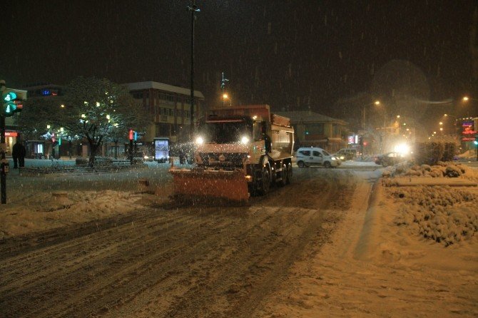 Erzincan Belediyesinden Kar Temizleme Seferberliği